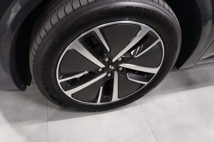 Used Li Auto L6 2024 Max Left Front Wheel Hub