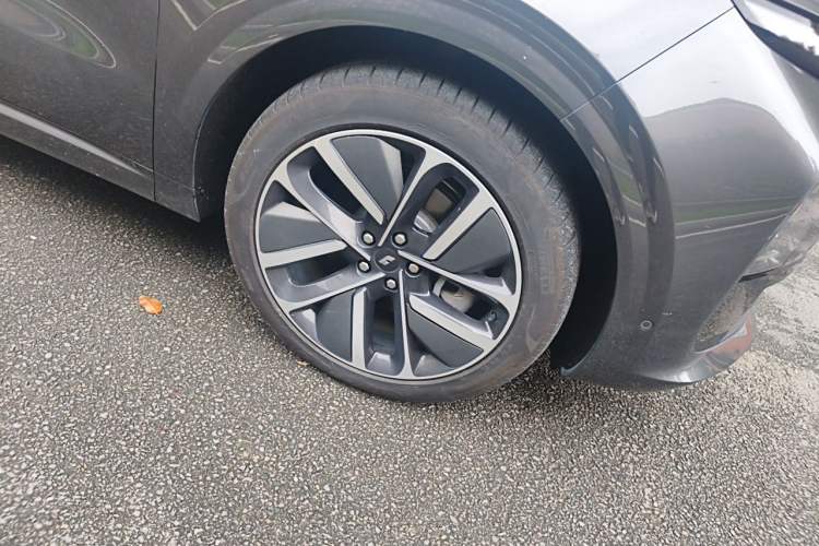 Used Li Auto L6 2024 Pro Model Right Front Wheel Hub