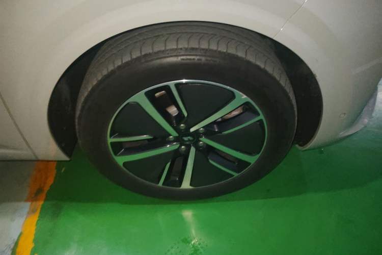 Used Li Auto L6 2024 Pro Model Right Front Wheel Hub