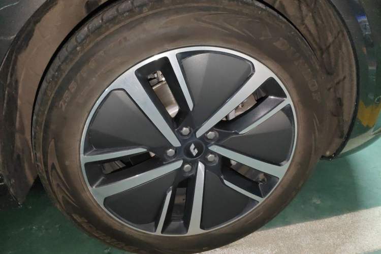 Used Li Auto L6 2024 Pro Model Right Front Wheel Hub