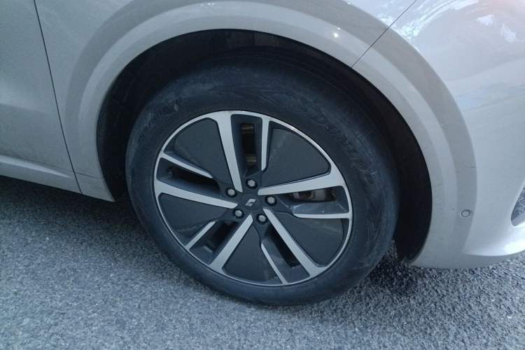 Used Li Auto L6 2024 Pro Model Right Front Wheel Hub