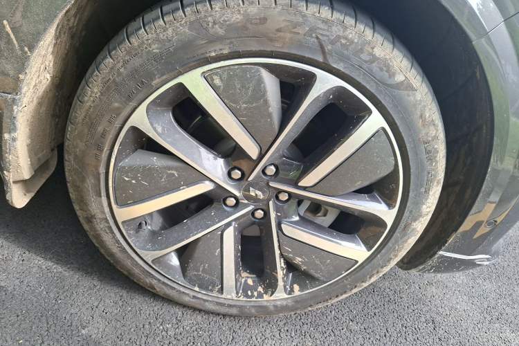Used Li Auto L6 2024 Pro Model Right Front Wheel Hub