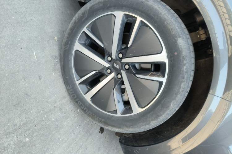 Used Li Auto L6 2024 Pro Model Right Front Wheel Hub