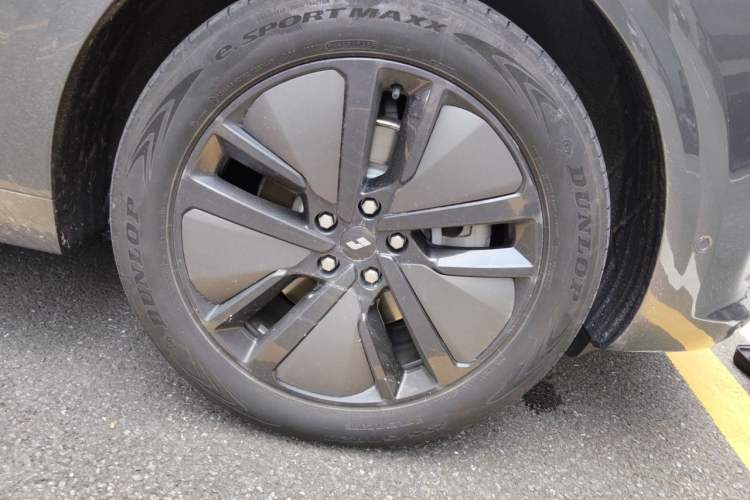 Used Li Auto L6 2024 Pro Model Right Front Wheel Hub