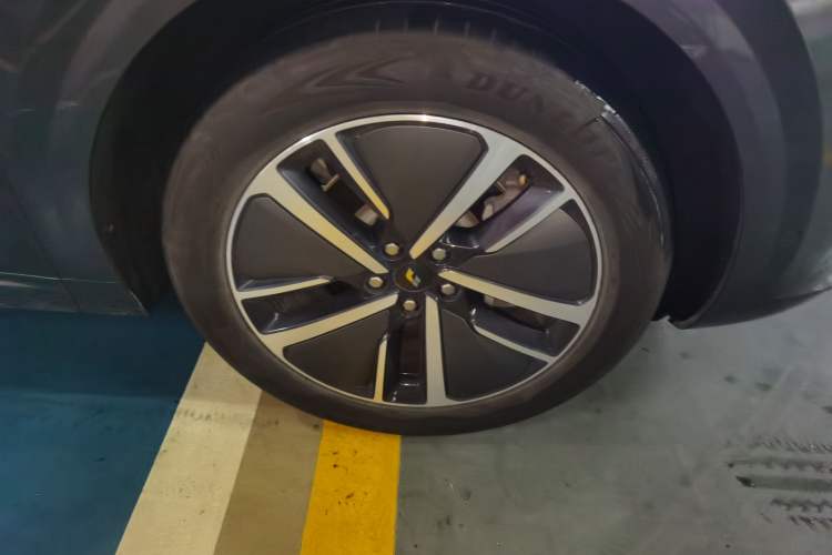 Used Li Auto L6 2024 Pro Model Right Front Wheel Hub