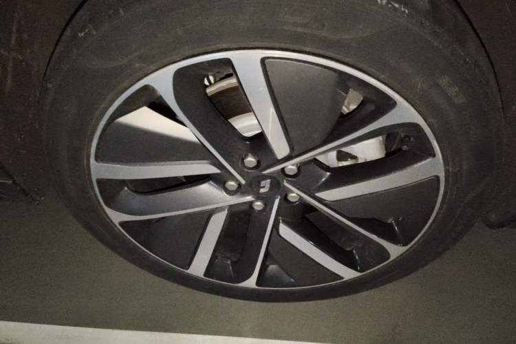 Used Li Auto L6 2024 Pro Model Right Front Wheel Hub