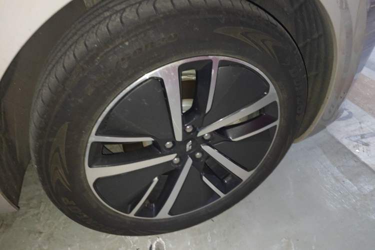 Used Li Auto L6 2024 Pro Model Right Front Wheel Hub