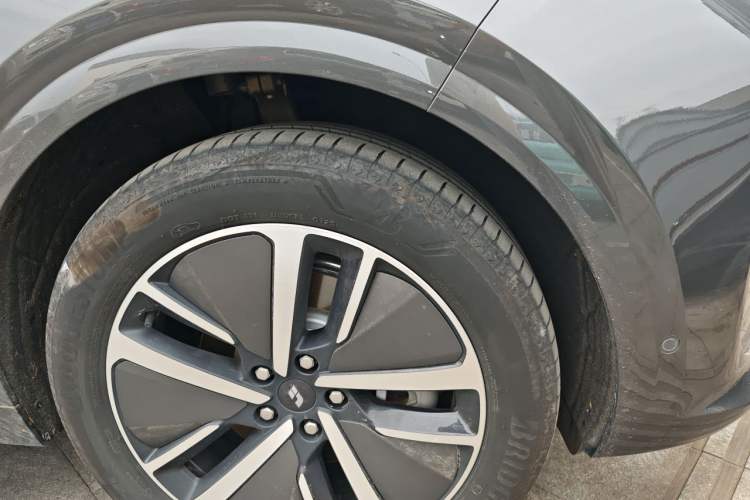 Used Li Auto L6 2024 Pro Model Right Front Wheel Hub