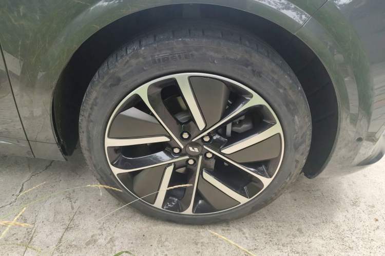 Used Li Auto L6 2024 Pro Model Right Front Wheel Hub
