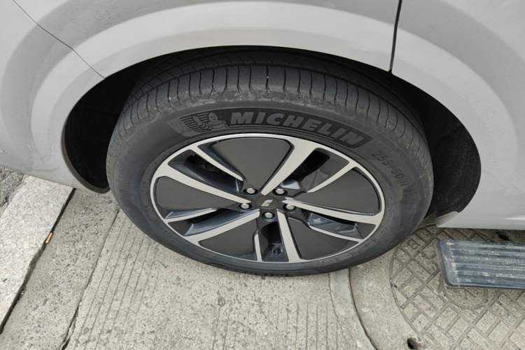 Used Li Auto L6 2024 Pro Model Right Rear Wheel Hub