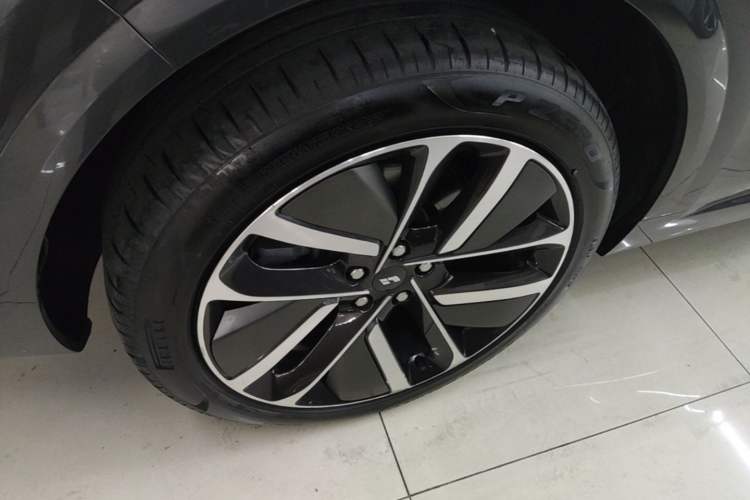 Used Li Auto L6 2024 Max Right Rear Wheel Hub