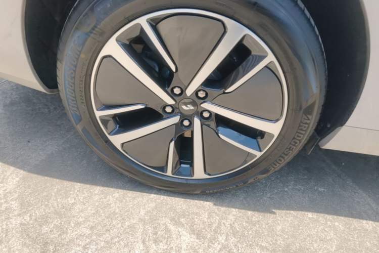 Used Li Auto L6 2024 Pro Model Right Rear Wheel Hub