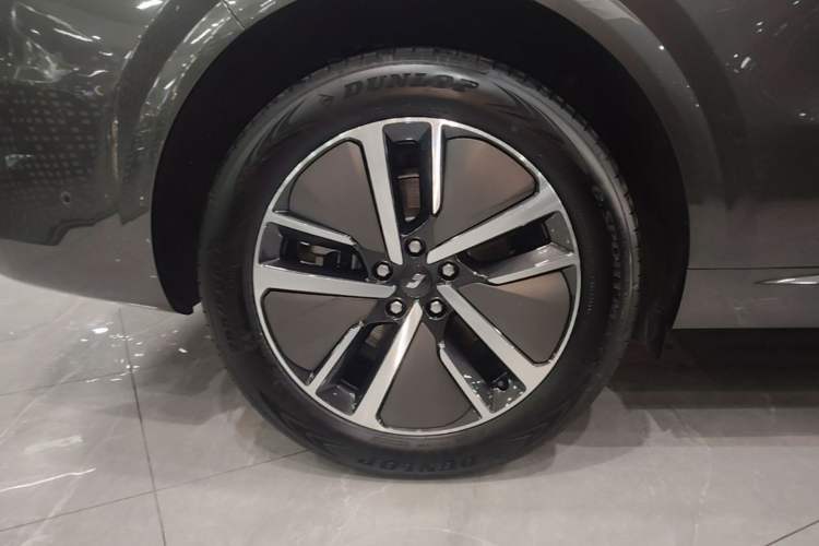 Used Li Auto L6 2024 Pro Model Right Rear Wheel Hub