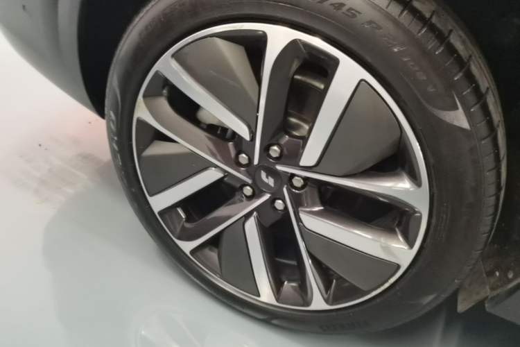 Used Li Auto L6 2024 Pro Model Right Rear Wheel Hub