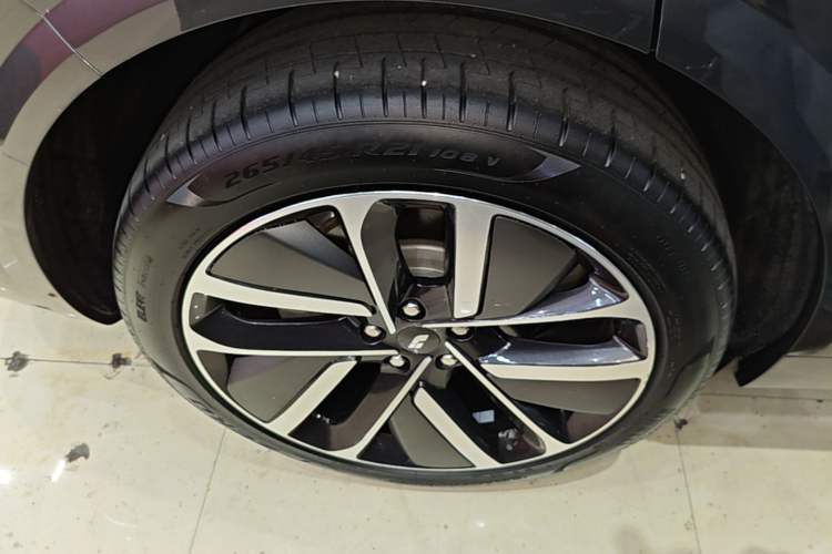 Used Li Auto L6 2024 Pro Model Right Rear Wheel Hub