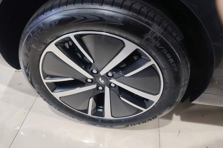 Used Li Auto L6 2024 Pro Model Right Rear Wheel Hub