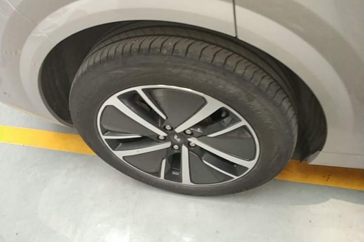 Used Li Auto L6 2024 Pro Model Right Rear Wheel Hub