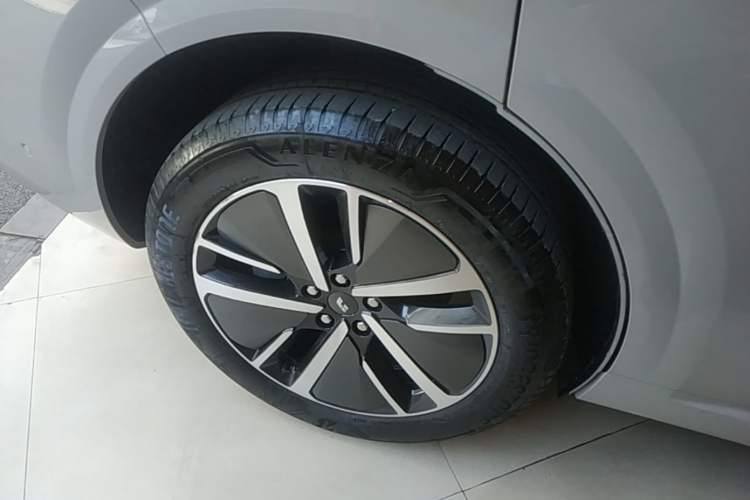 Used Li Auto L6 2024 Pro Model Right Rear Wheel Hub