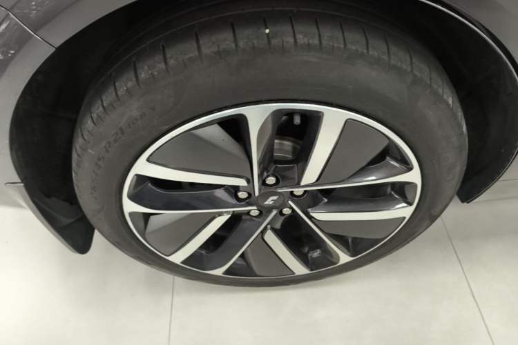 Used Li Auto L6 2024 Pro Model Right Rear Wheel Hub