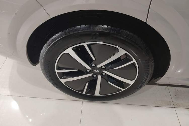 Used Li Auto L6 2024 Pro Model Right Rear Wheel Hub