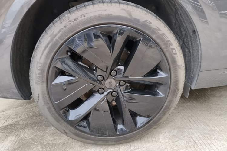 Used Li Auto L6 2024 Pro Model Right Rear Wheel Hub