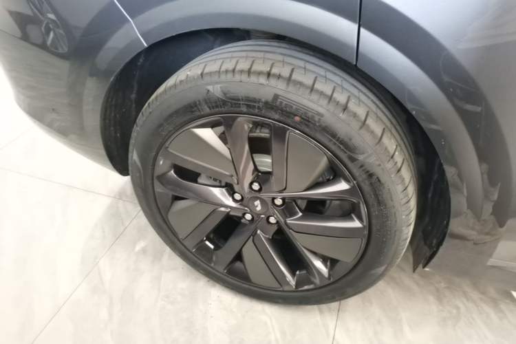Used Li Auto L6 2024 Pro Model Right Rear Wheel Hub