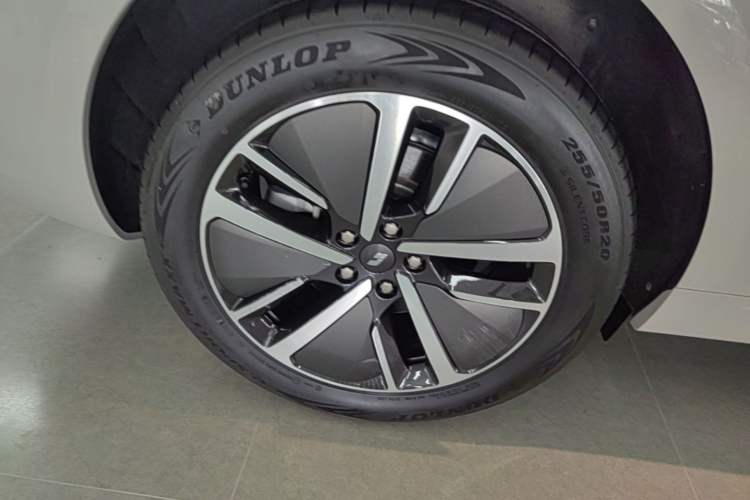 Used Li Auto L6 2024 Pro Model Right Rear Wheel Hub
