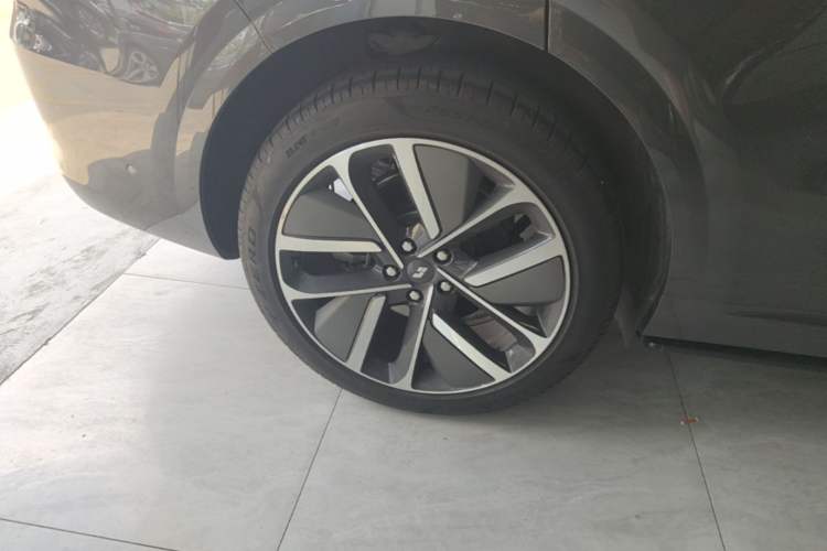 Used Li Auto L6 2024 Pro Model Right Rear Wheel Hub