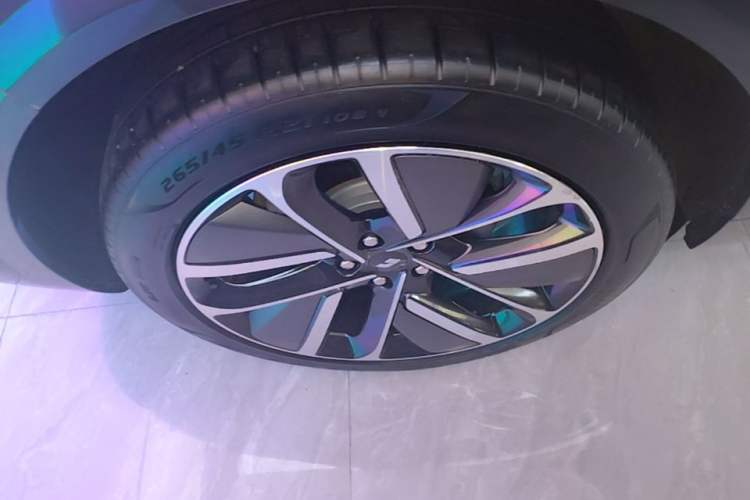 Used Li Auto L6 2024 Pro Model Right Rear Wheel Hub