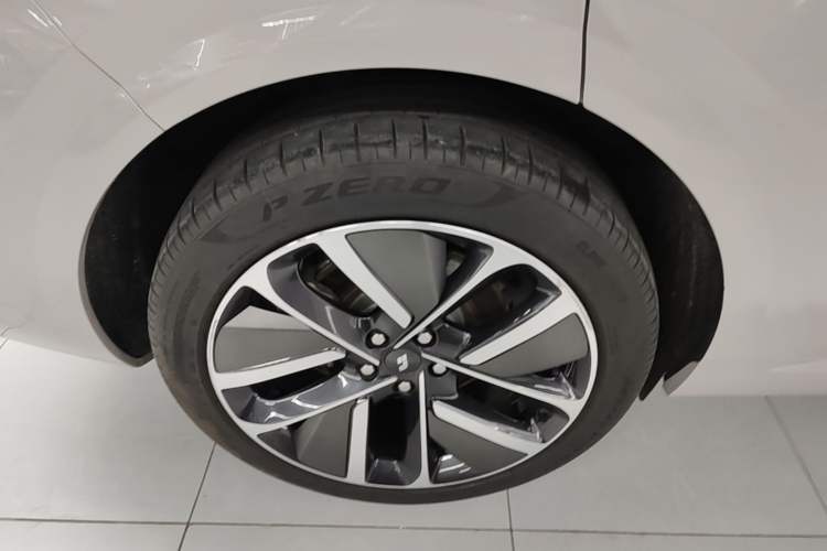 Used Li Auto L6 2024 Pro Model Right Rear Wheel Hub