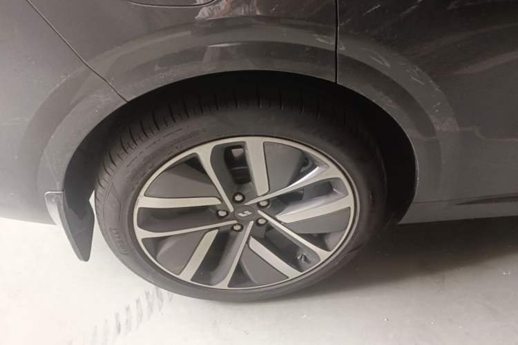 Used Li Auto L6 2024 Pro Model Right Rear Wheel Hub