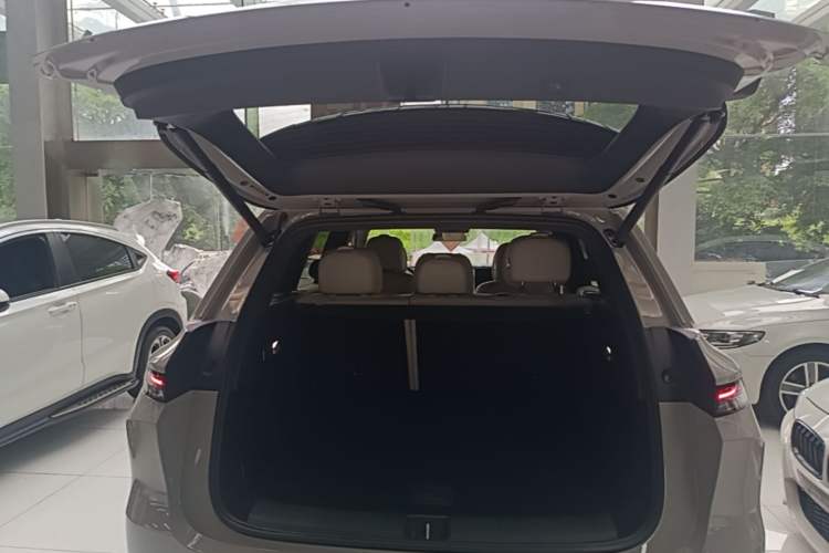 Used Li Auto L6 2024 Pro Model Trunk