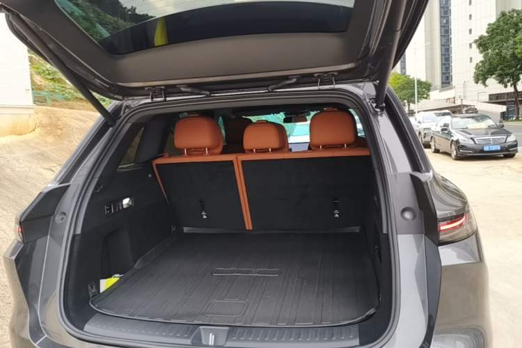 Used Li Auto L6 2024 Pro Model Trunk