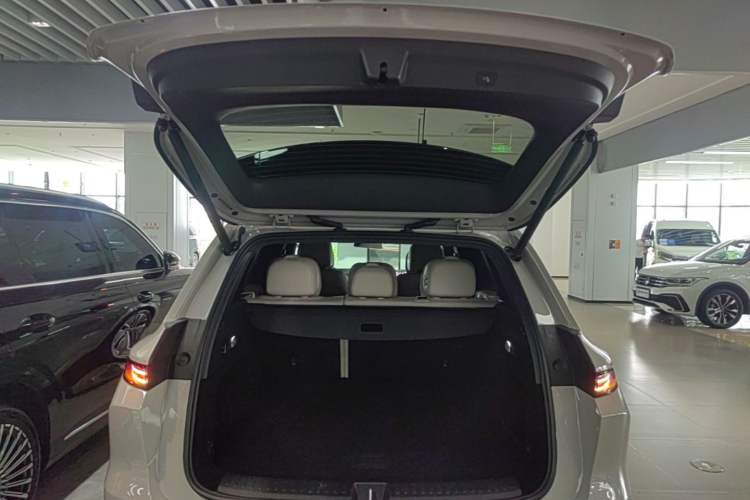 Used Li Auto L6 2024 Pro Model Trunk