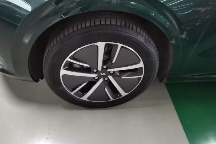 Used Li Auto L6 2024 Pro Model Exterior 4