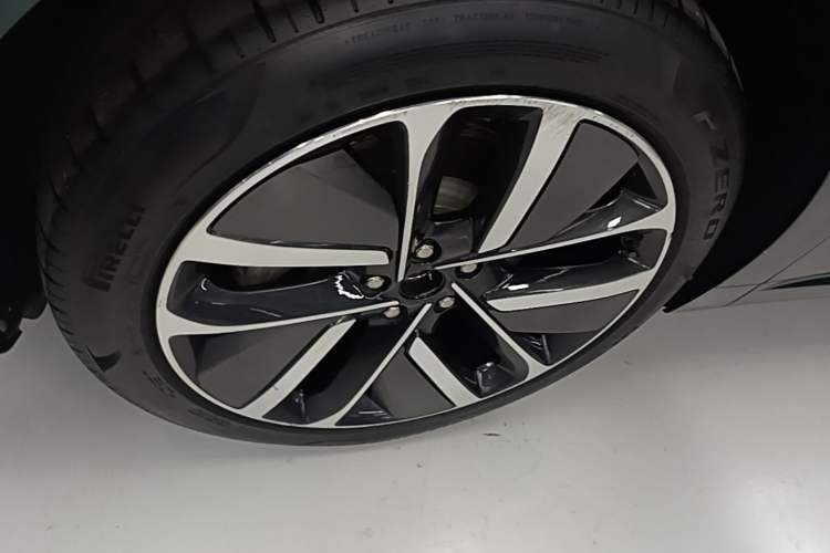 Used Li Auto L6 2024 Pro Model Left Front Wheel Hub