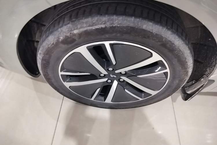 Used Li Auto L6 2024 Pro Model Left Front Wheel Hub