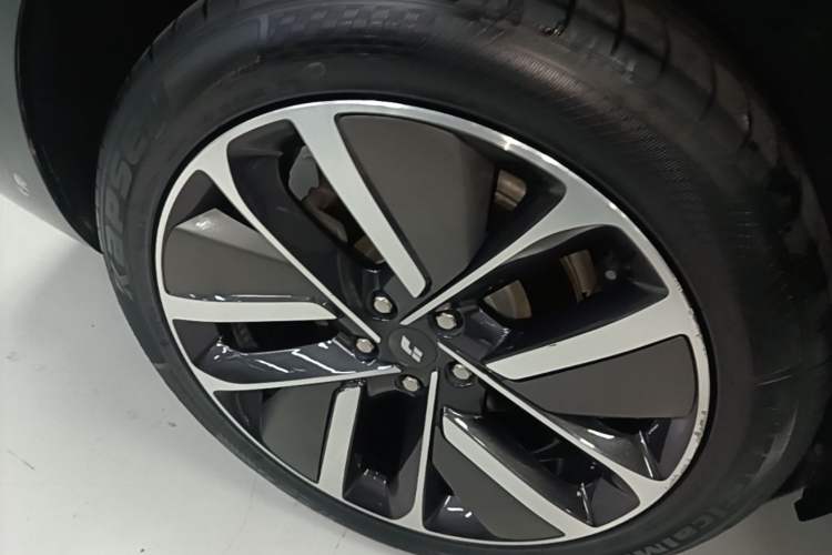 Used Li Auto L6 2024 Pro Model Right Rear Wheel Hub