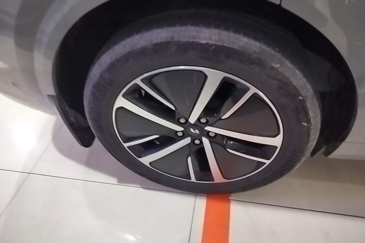 Used Li Auto L6 2024 Pro Model Right Rear Wheel Hub