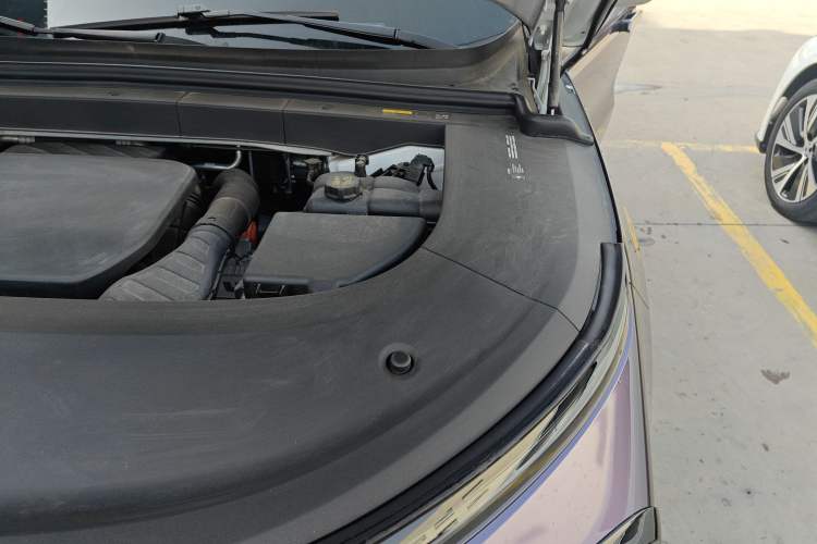 Used Li Auto L6 2024 Pro Model Engine Bay Left