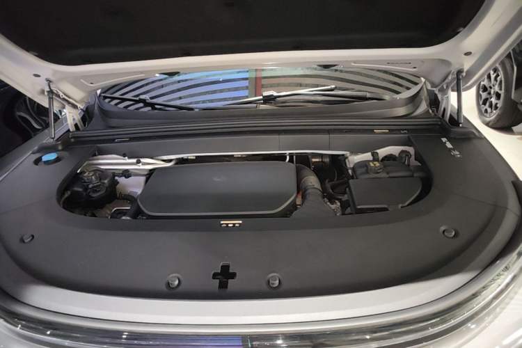 Used Li Auto L6 2024 Pro Model Engine Bay