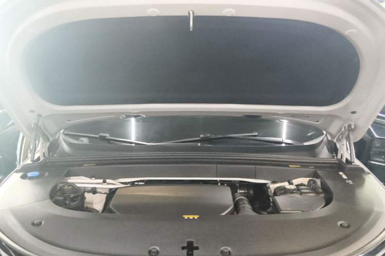 Used Li Auto L6 2024 Pro Model Engine Bay