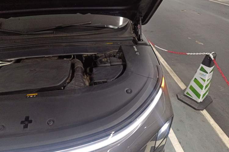 Used Li Auto L6 2024 Pro Model Engine Bay Left