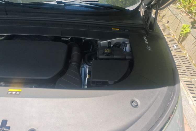 Used Li Auto L6 2024 Pro Model Engine Bay Left