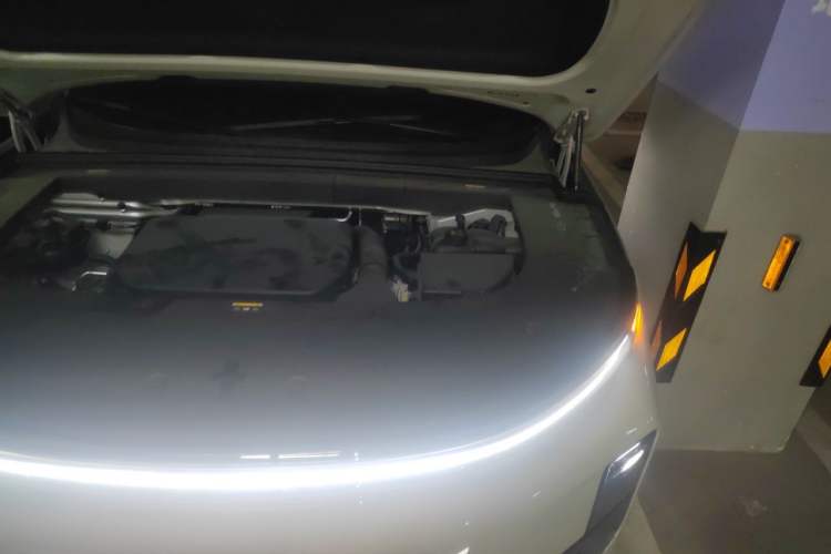 Used Li Auto L6 2024 Pro Model Engine Bay Left