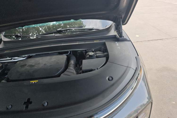 Used Li Auto L6 2024 Pro Model Engine Bay Left