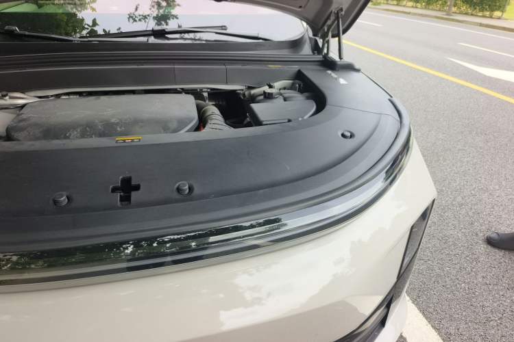 Used Li Auto L6 2024 Pro Model Engine Bay Left