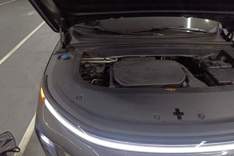 Used Li Auto L6 2024 Pro Model Engine Bay Right