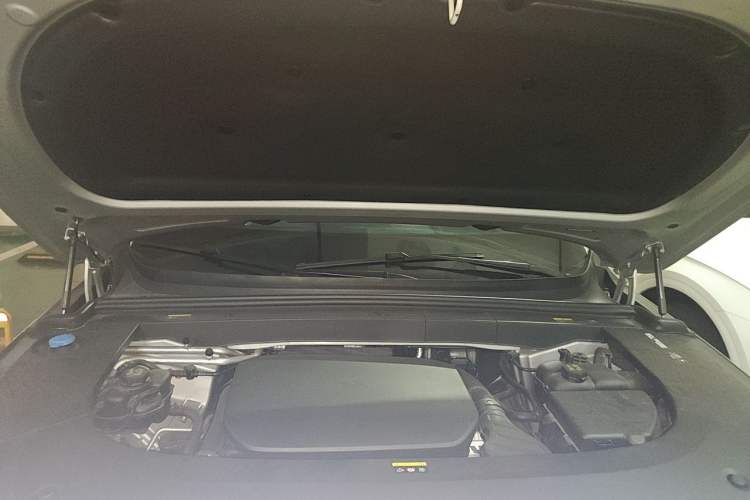 Used Li Auto L6 2024 Pro Model Engine Bay