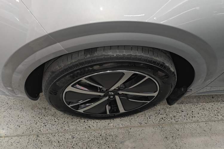 Used Li Auto L6 2024 Pro Model Exterior 4